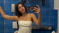 Valerie Thomas juga bersyukur menjalani peran intim dalam serial dengan lancar. Aku thankful banget dapat partner on-screen yang membuat aku sangat nyaman, katanya. (Foto: dok Instagram valerieethomas)