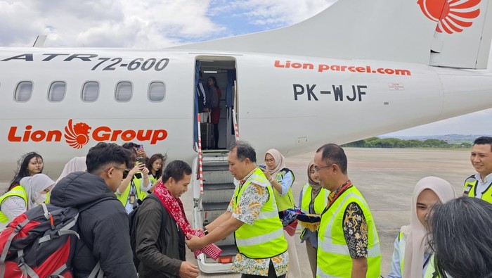 Wings Air resmi mengumumkan kembali beroperasinya penerbangan Semarang (SRG) – Surabaya (SUB) mulai 19 September 2025. Rute ini dilayani menggunakan pesawat ATR
72-600 berkapasitas 72 kursi kelas ekonomi.