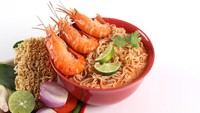 Di posisi 9, WINA mencatat Thailand mengonsumsi 4.080 juta porsi mie instan. Varian rasa populernya antara lain tom yum, Thai suki, dan babi cincang. Foto: Getty Images/ajijchan