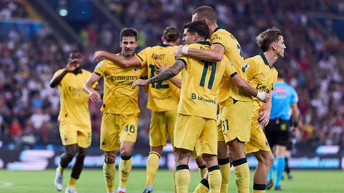 UDINE, ITALY - SEPTEMBER 20: Christian Pulisic of AC Milan celebrates after scoring his teams first goal with his teammates during the Serie A match between Udinese Calcio and AC Milan at Stadio Friuli on September 20, 2025 in Udine, Italy. (Photo by Emmanuele Ciancaglini/Getty Images)