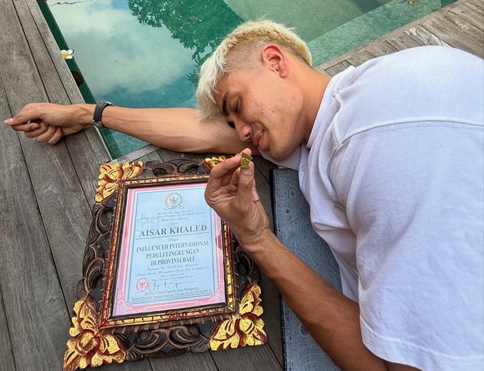 Aisar Khaled Bantu Korban Banjir Bali, Beri Sembako dan Makanan Aisar Khaled Bantu Korban Banjir Bali, Beri Sembako dan Makanan