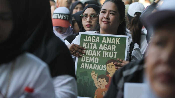 Warga Jaktim gelar aksi damai tolak kerusuhan dan penjarahan