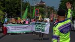 Aksi Draw The Line di Makassar, Warga Pesisir Teriakkan Tolak Tambang Merusak