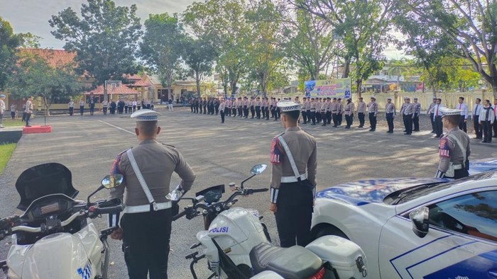 Apel siaga pasukan pengamanan Tour de EnTeTe di Polres Manggarai Barat, Minggu (21/9/2025). (Dok. Humas Polres Manggarai Barat)