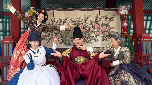 Behind-the-scene drama Korea Bon Appétit, Your Majesty dibagikan Lim Yoona lewat Instagram.