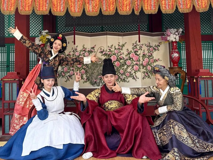IU, artis dan penyanyi Korea
