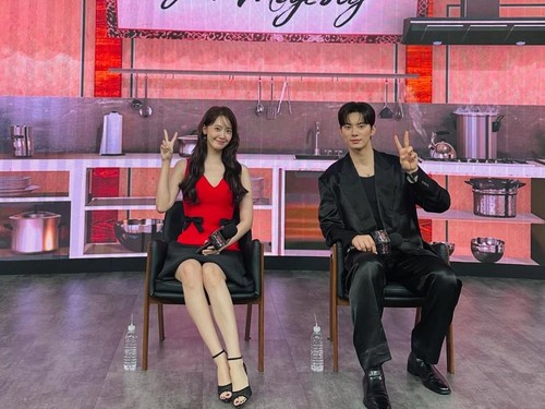 Behind-the-scene drama Korea Bon Appétit, Your Majesty dibagikan Lim Yoona lewat Instagram.