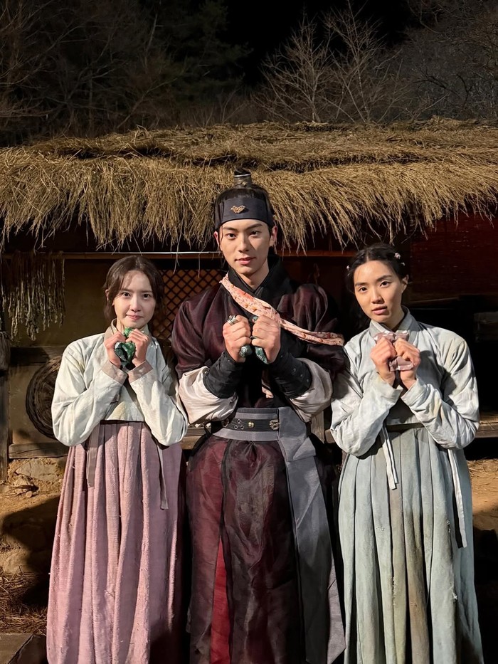 Behind-the-scene drama Korea Bon Appétit, Your Majesty dibagikan Lim Yoona lewat Instagram.