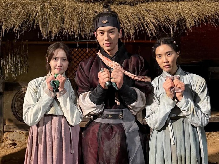 Behind-the-scene drama Korea Bon Appétit, Your Majesty dibagikan Lim Yoona lewat Instagram.