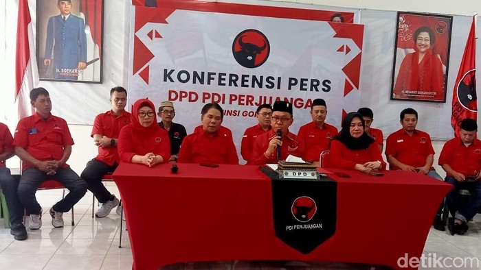DPD PDIP Gorontalo saat konferensi pers soal kadernya yang juga anggota DPRD Provinsi Gorontalo Wahyudin Moridu yang viral mau merampok uang negara.