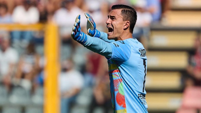 CREMONA, ITALY - SEPTEMBER 21: Emil Audero of US Cremonese reacts during the Serie A match between US Cremonese and Parma Calcio 1913 at Stadio Giovanni Zini on September 21, 2025 in Cremona, Italy. (Photo by Emmanuele Ciancaglini/Ciancaphoto Studio/Getty Images)