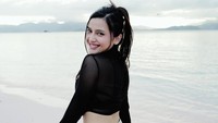 Femila Sinukaban mengatakan saat ini lebih suka berakting daripada bernyanyi. Sebenarnya dari kecil penginnya akting, tapi bisa nyanyi juga, ujarnya saat mengisi Rumpi Trans TV dilihat di YouTube Trans TV Official, Minggu (21/9/2025). (Foto: dok Instagram femilasinukaban)