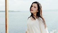 Masuk ke ranah pribadi, Femila Sinukaban mengaku sering diselingkuhi cowok. Karena memang sudah tabiat saja kali ya. Ketahuannya ngecek HP dia, pernah lihat langsung dia flirty-flirty, katanya. (Foto: dok Instagram femilasinukaban)