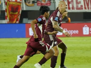 Gol Savio Roberto Bawa PSM Makassar Memimpin 1-0 Atas Persebaya Surabaya