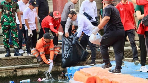 Gerakan gotong royong serentak pemulihan pascabanjir di Denpasar, Bali pada Minggu (21/9/2025). (dok. Pemkot Denpasar)
