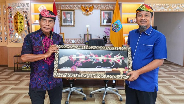 Gubernur Sulsel Andi Sudirman Sulaiman bersama Gubernur Kaltara Zainal A Paliwang.