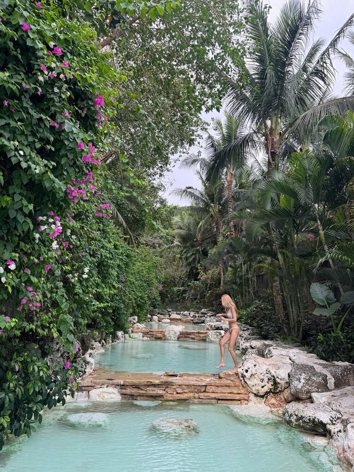 Hyoyeon santai liburan di Bali.