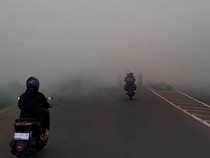 Asap Tebal Tutup Jalinsum Palembang-Indralaya, Pengendara Harus Hati-Hati
