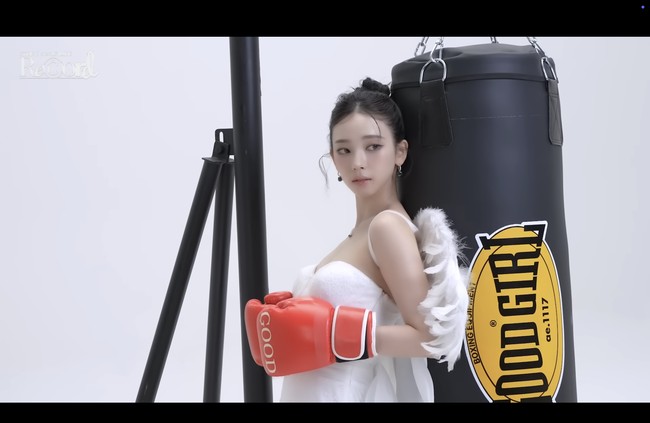 Tak lama setelah video tersebut diunggah, Karina aespa sontak banjir pujian netizen. Saking cantiknya, kecanggihan AI sekalipun dianggap tidak bisa mengalahkan wajahnya. “Wah, dia terlalu cantik,” “Aku bahkan nggak yakin AI bisa lebih cantik darinya. Terlalu cantik,” komentar netizen di forum komunitas Korea. Foto: dok. SM Entertainment