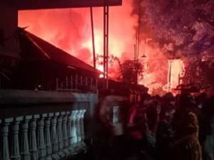 Video 6 Rumah di Makassar Terbakar, 1 Bocah Perempuan Tewas