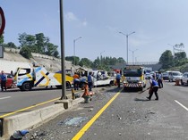 Video: Kecelakaan Beruntun di Tol Cipularang, Libatkan 2 Bus-1 Mobil Derek