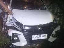 Mobil Terguling ke Selokan di Padalarang, 2 Orang Tewas