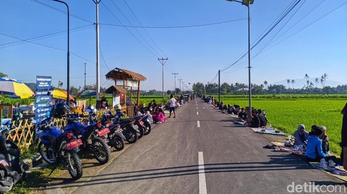 Kulineran fi Desa Tempos, Lombok Barat, Minggu (21/9/2025). (Ahmad Viqi/detikBali).