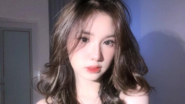 Visual Leona Zhen Bikin Ambyar, Masih Deg-degan Tiap Diminta Foto Bareng