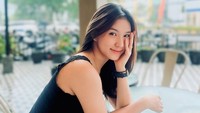 Leona Zhen awalnya menekuni dunia tarik suara sebagai penyanyi pop dan jaz. Kini, dirinya viral karena membawakan lagu Mangan Ra Njaluk Kowe. (Foto: Instagram @leonazhen)
