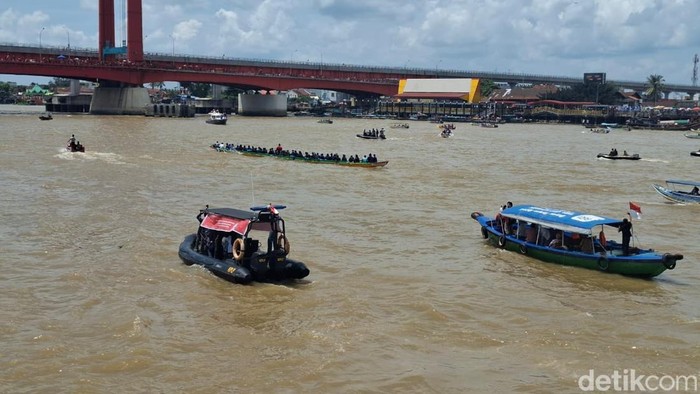 Pengamanan Jalur Lomba Bidar di Sungai Musi