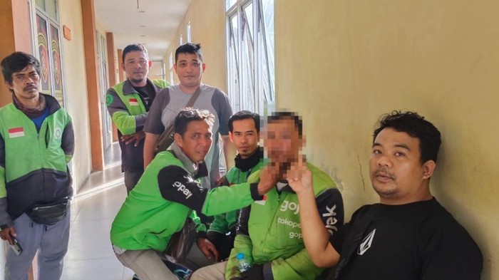 Pengemudi ojol di Pontianak dipukul oknum TNI.