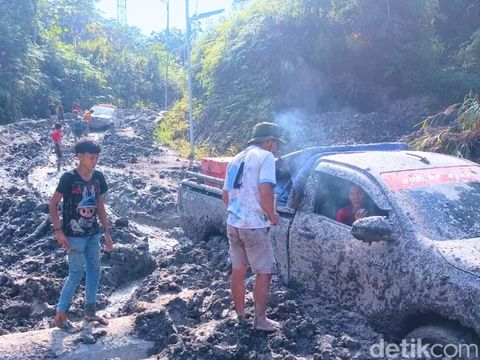 Perjuangan Jeck Firson menerjang jalur ekstrem Kaltara demi berdagang sembako.