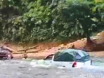 Jeck Bertaruh Nyawa Lintasi Sungai-Lumpur di Jalur Kaltara Demi Sembako