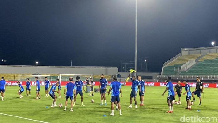 PSM Makassar latihan di Stadion Gelora BJ Habibie jelang lawan Persija Jakarta dalam laga Super League 2025/2026.