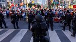 Ribuan Demonstran Turun ke Jalan Toronto Tolak Kebijakan Carney