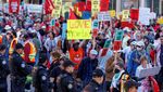 Ribuan Demonstran Turun ke Jalan Toronto Tolak Kebijakan Carney