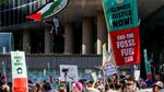 Ribuan Demonstran Turun ke Jalan Toronto Tolak Kebijakan Carney