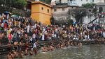 Ritual Mahalaya di Mumbai, Umat Hindu Berendam di Air Suci Banganga
