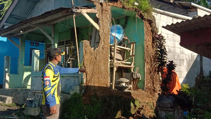 Rumah di Sukabumi rusak diguncang gempa