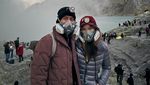 Jejak Petualang Sabrina Anggraini dan Belva Devara di Kawah Ijen