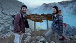 Jejak Petualang Sabrina Anggraini dan Belva Devara di Kawah Ijen