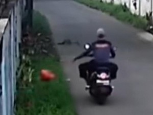 Viral Warga Depok Keciduk CCTV Buang Sampah Sembarangan, DLH: Bisa Disanksi
