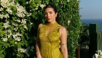 Jadinya, grateful juga karena environment on set bisa jadi lebih santai, ujarnya. (Foto: dok Instagram sharazaaa)