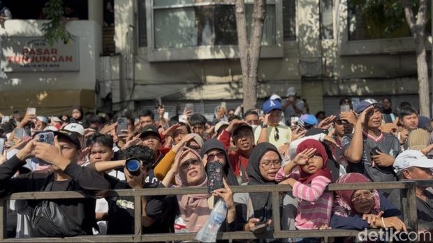 Teatrikal perobekan bendera 'Surabaya Merah Putih'