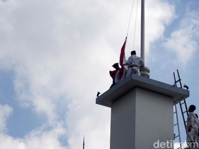 Teatrikal Perobekan Bendera di Hotel Yamato Surabaya