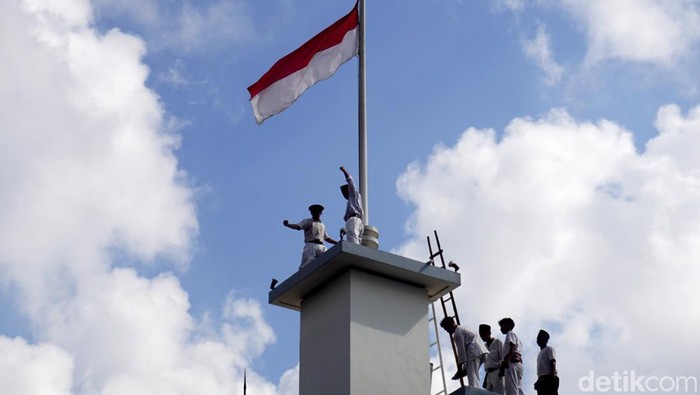 Treatrikal Perobekan Bendera di Hotel Yamato Surabaya