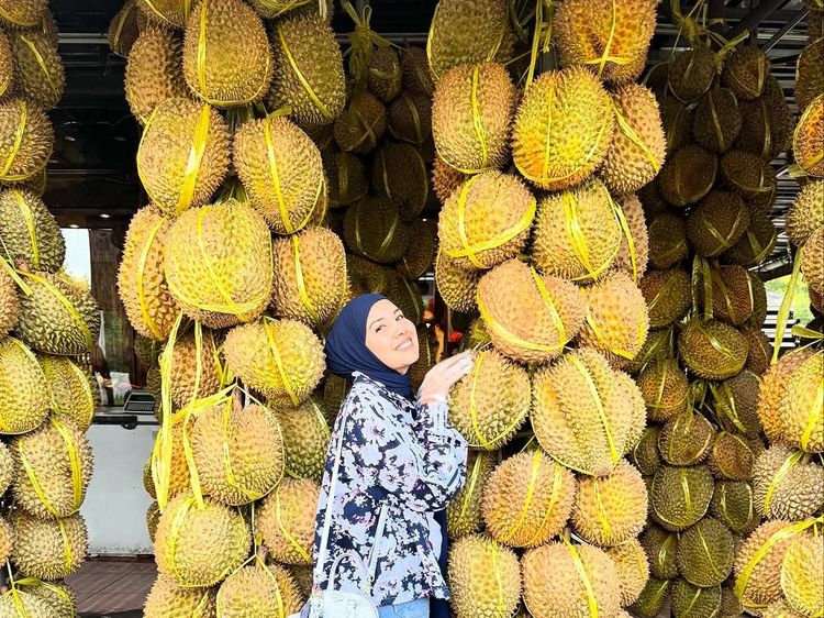 Tya Ariestya, Juragan Kos yang Hobi Jajan Durian hingga Donat