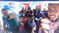 Kini, kapal Wanda Hamidah harus kembali ke Porto Portopalo Di Capo Passero, Italia karena kapal mengalami kebocoran. Lillahi taala, pokoknya aku udah tawakal 100%. Jika Allah berikan jalan keluar, kita tetap ke Gaza. Entah pakai kapal yang dibenerin atau ganti kapal. Ganti kapal juga gak segampang itu ya, Ustaz. Jadi gak tahu juga atau perjalanan harus berakhir di sini, gak tahu juga. Doakan yang terbaik, maunya sih tetap pergi ke Gaza, insyaallah, ucap Wanda Hamidah.  (Foto: Instagram @wandahamidahbsa)