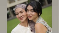 Wanda Hamidah mendapat ucapan dari putrinya, Shalima Hakim, Happy birthday Bu @wandahamidahbsa, tulis Shalima Hakim. Wanda membalas dengan ucapan singkat. Thank you Nak. (Foto: Instagram @wandahamidahbsa)