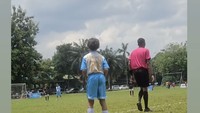 Pada hari ulang tahunnya, Wanda Hamidah juga me-repost unggahan Instagram Story salah satu kerabat. Akun @dhindaariffansyah mengirimkan video aktivitas putra bungsu Wanda Hamidah, Malakai, yang sedang bermain bola, Pasti kangen banget ya Tan @wandahamidahbsa. Rindu amat sangat, titip kesayangan aku ya, jawab Wanda Hamidah. (Foto: Instagram @wandahamidahbsa)